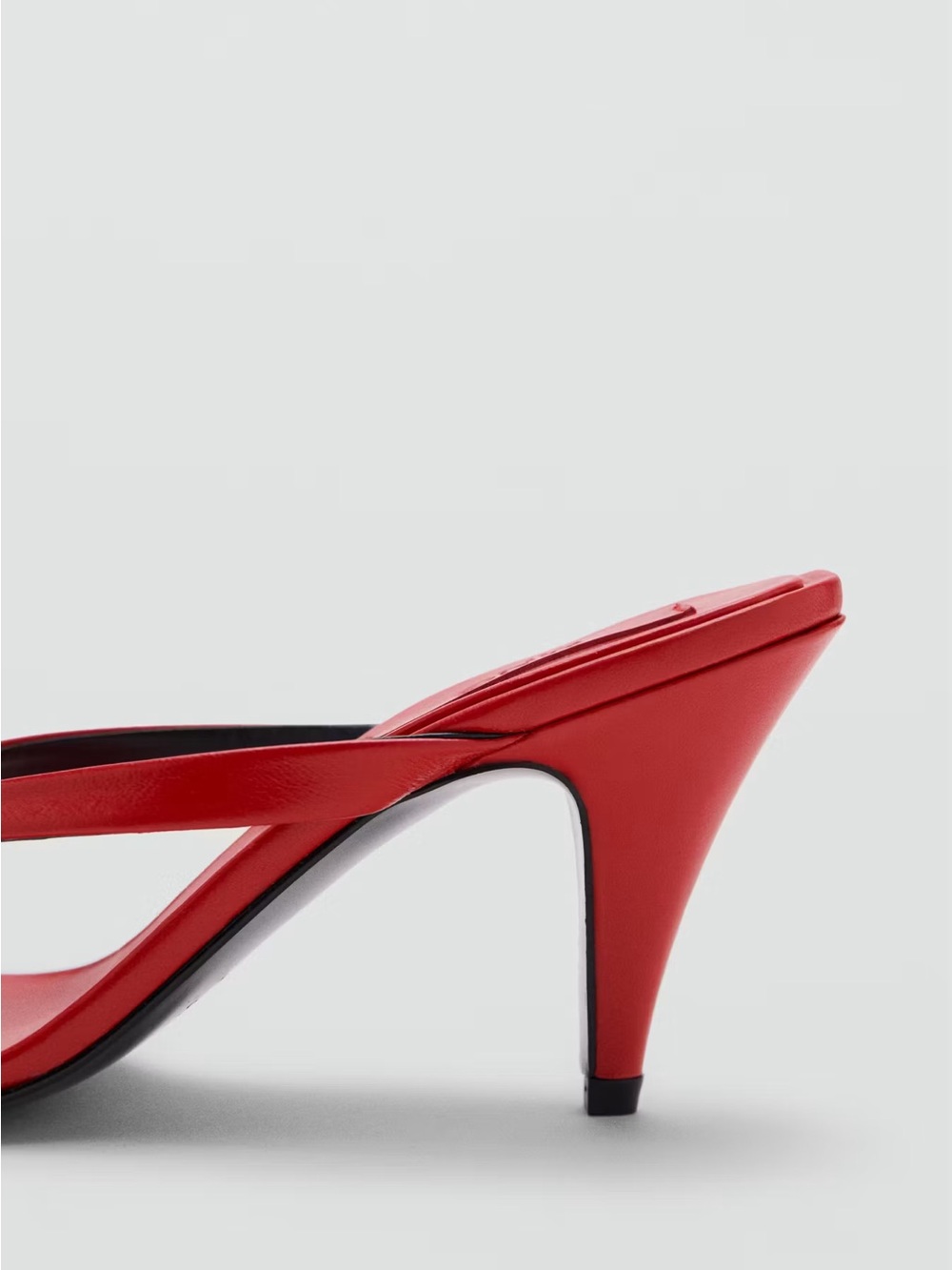 MANGO STARRING HAILEY BIEBER
FUNNEL-HEEL LEATHER SANDAL - Picture 6 of 6